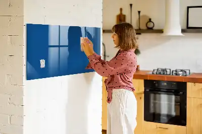 Magnetická popisovacia tabuľa v námorníckej modrej farbe