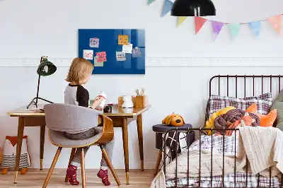 Magnetická popisovacia tabuľa v námorníckej modrej farbe