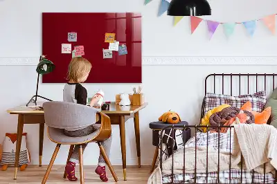 Magnetická popisovateľná tabuľa v bordovej farbe