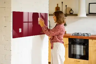 Magnetická popisovateľná tabuľa v bordovej farbe