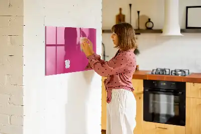 Magnetická popisovateľná tabuľa v intenzívnej ružovej farbe