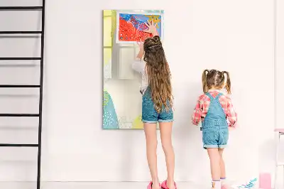 Magnetická kresliaca tabuľa v dekoratívnom rámčeku
