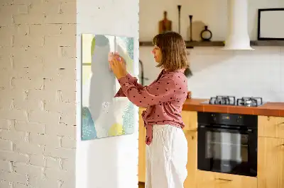Magnetická kresliaca tabuľa v dekoratívnom rámčeku