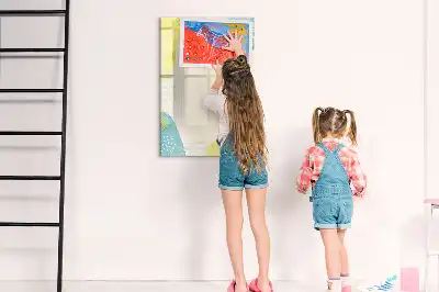 Magnetická kresliaca tabuľa v dekoratívnom rámčeku