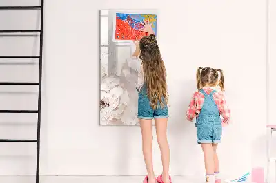 Magnetická kresliaca tabuľa v dizajne Pivonky