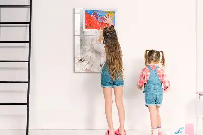 Magnetická kresliaca tabuľa v dizajne Pivonky