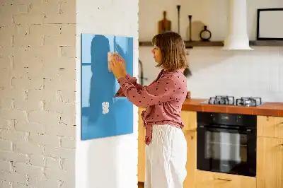 Magnetická kresliaca tabuľa v modrej farbe