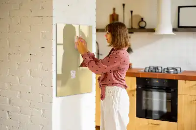 Magnetická tabuľa na kreslenie krémová