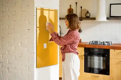 Magnetická kresliaca tabuľa v zlatožltej farbe