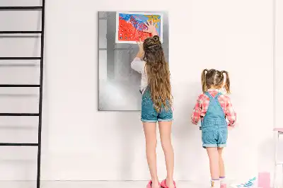 Magnetická kresliaca tabuľa v kovovom lesku
