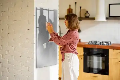 Magnetická kresliaca tabuľa v kovovom lesku