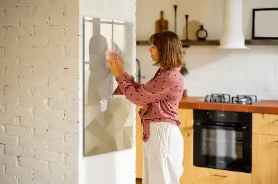 Magnetická kresliaca tabuľa s motívom abstrakcie trojuholníkov