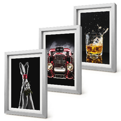 Triptych v ráme Ženské nohy s ružou, starým autom a pohárom whisky