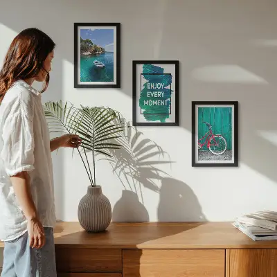 Triptych v ráme výhľad na more s inšpiratívnym nápisom na bicykli a lodi