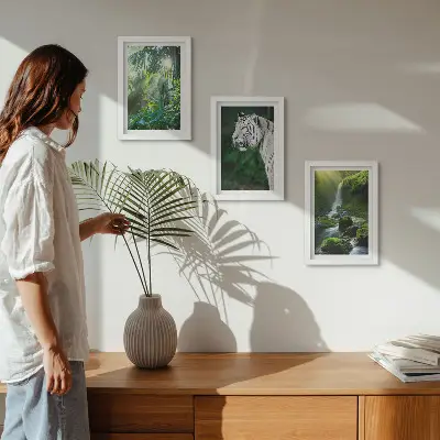 Džungľa s bielym tigrom a divokým vodopádom triptych v ráme