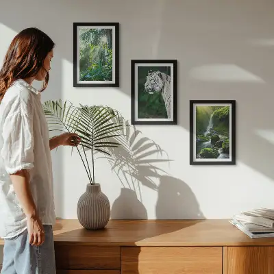 Džungľa s bielym tigrom a divokým vodopádom triptych v ráme