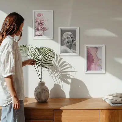 Triptych v ráme romantická socha pivoniek s motívom abstraktného umenia ženy
