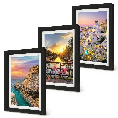 Výhľad na more so západom slnka a mestom triptych v ráme