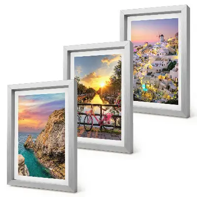 Výhľad na more so západom slnka a mestom triptych v ráme