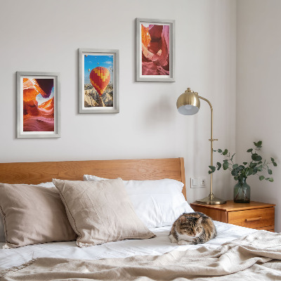 Triptych v ráme Krajina púštnych roklín a let balónom