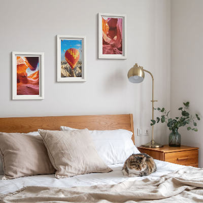 Triptych v ráme Krajina púštnych roklín a let balónom