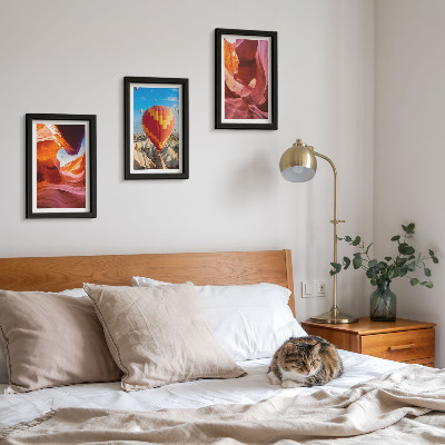 Triptych v ráme Krajina púštnych roklín a let balónom