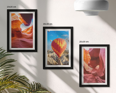 Triptych v ráme Krajina púštnych roklín a let balónom