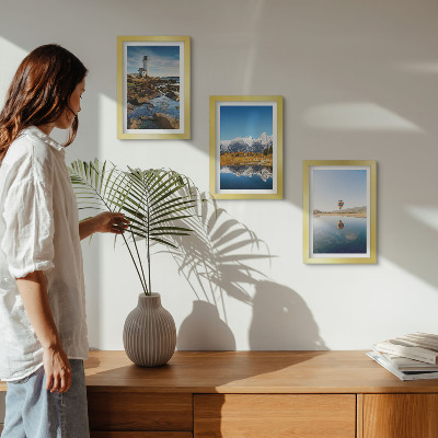 Triptych v ráme Výhľady na prírodu s majákom, horami, jazerom a balónom