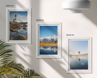 Triptych v ráme Výhľady na prírodu s majákom, horami, jazerom a balónom