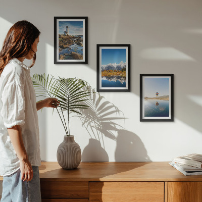 Triptych v ráme Výhľady na prírodu s majákom, horami, jazerom a balónom