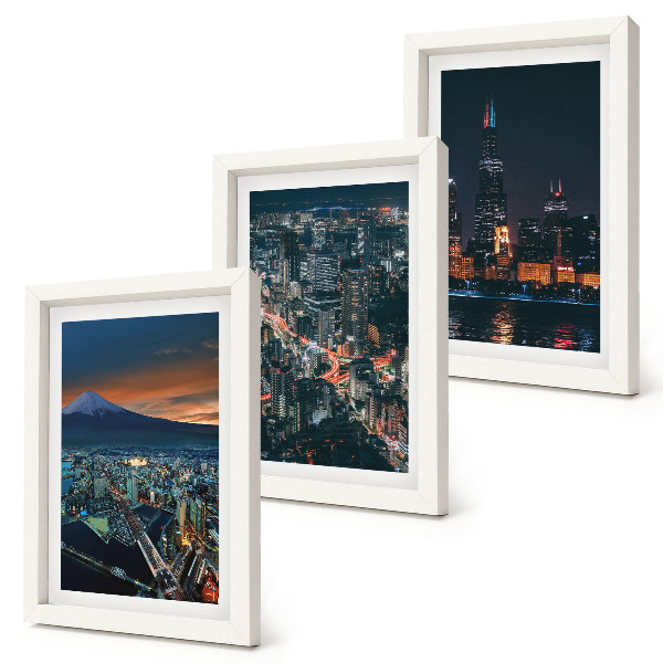Triptych v ráme Výhľad na hory mesta v noci s mrakodrapmi