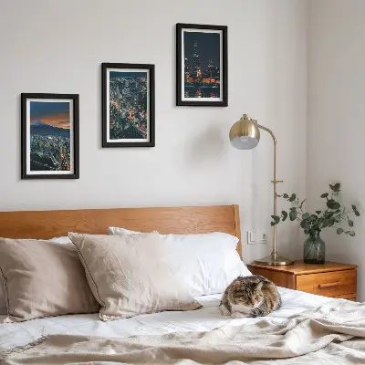 Triptych v ráme výhľad na nočné mesto s mrakodrapmi