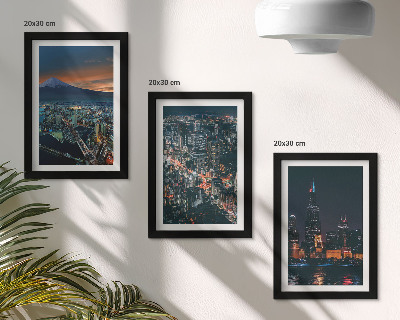 Triptych v ráme Výhľad na hory mesta v noci s mrakodrapmi