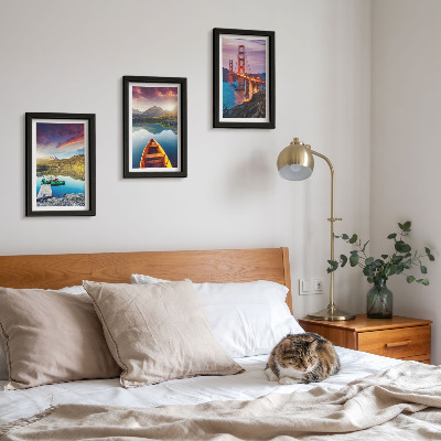Triptych v ráme Výhľady na hory s jazerami, loďkami a mostom