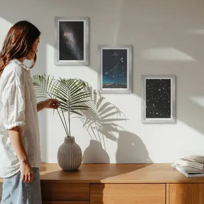 Galaxia a hviezdy v súhvezdí Kozorožca triptych v ráme