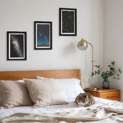 Kozmické krajiny galaxií a súhvezdia zverokruhu Baran triptych v ráme