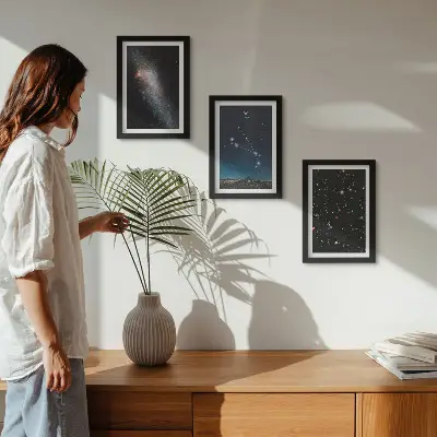 Kozmické krajiny galaxií a súhvezdia zverokruhu Baran triptych v ráme