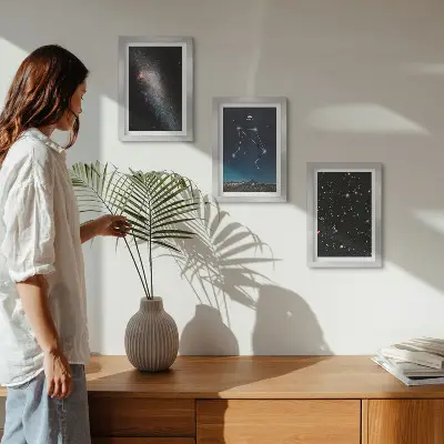 Vesmírna galaxia: súhvezdie Váhy na nočnej oblohe triptych v ráme