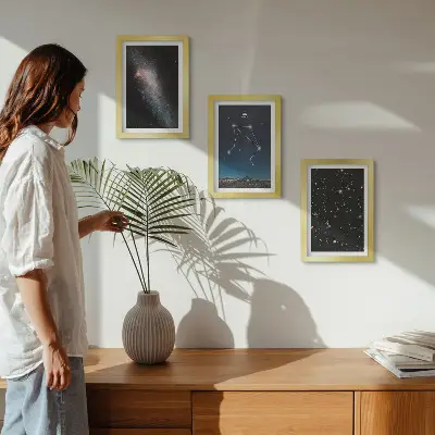 Vesmírna galaxia: súhvezdie Váhy na nočnej oblohe triptych v ráme