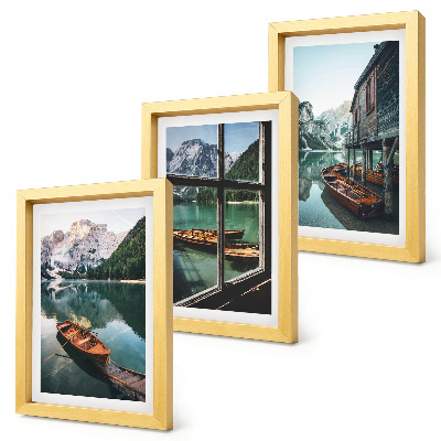 Triptych v ráme Pohľad na horské jazero s loďkami a domom pri vode