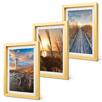 Triptych v ráme Pohľad na maják pri mori, tráve a drevenom móle