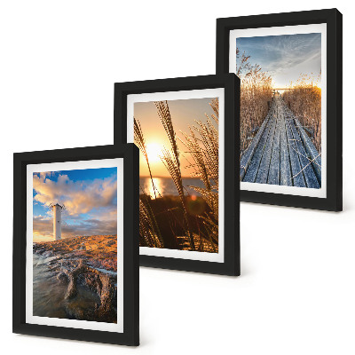 Triptych v ráme Pohľad na maják pri mori, tráve a drevenom móle