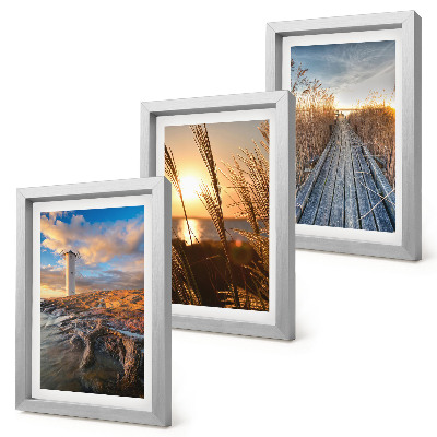 Triptych v ráme Pohľad na maják pri mori, tráve a drevenom móle