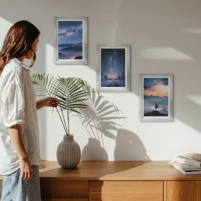 Nočná obloha, hory, krajiny v hmle a jelene triptych v ráme