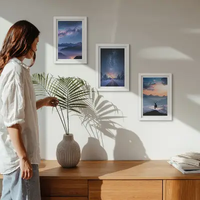 Nočná obloha, hory, krajiny v hmle a jelene triptych v ráme