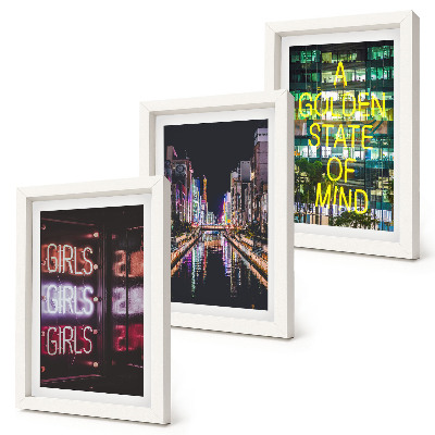Triptych v ráme Neónové nápisy mesta v noci s výhľadom na rieku