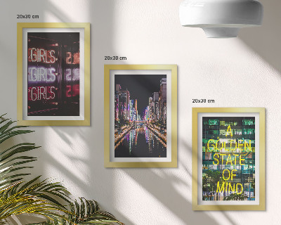 Triptych v ráme Neónové nápisy mesta v noci s výhľadom na rieku