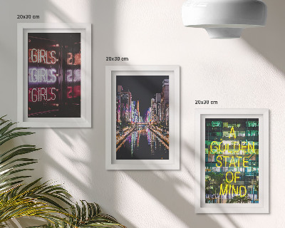Triptych v ráme Neónové nápisy mesta v noci s výhľadom na rieku