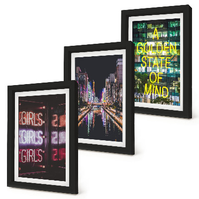 Triptych v ráme Neónové nápisy mesta v noci s výhľadom na rieku