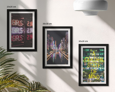Triptych v ráme Neónové nápisy mesta v noci s výhľadom na rieku
